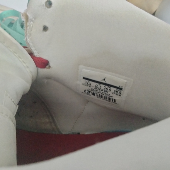 Shoes - Picture 6 of 9